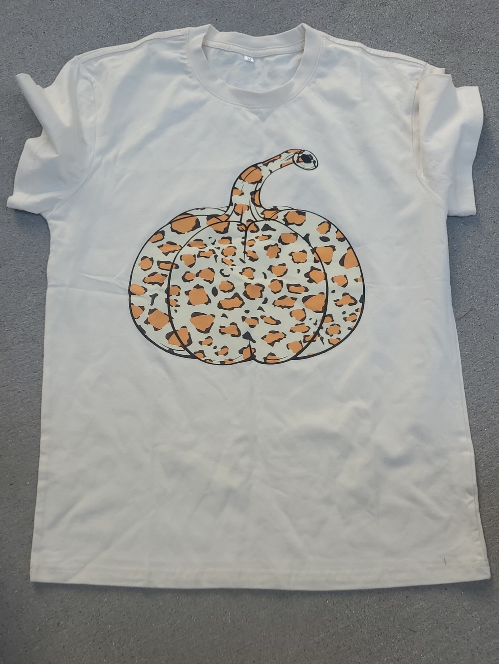 Cream  Pumpkin Graphic Tee with Leopard Print Size Medium Perfect For Upcoming F